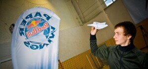 В Днепропетровске пройдет чемпионат по запуску бумажных самолетиков 