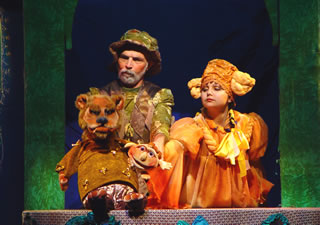 Театр кукол покажет комическую оперу по мотивам сказок "Курочка-Ряба", "Колобок" и "Репка".