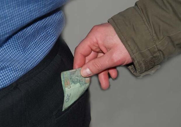 Вещественные доказательства - деньги в сумме 300 гривен - изъяты. Фото с сайта ГУ МВД Украины в Харьковской области.