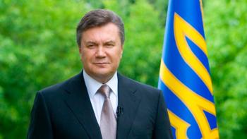 Фото с сайта президента. Янукович поздравил "Металлист" с выходом в 1/4 ЛЕ. 
