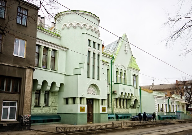 В Харькове сохранилось множество старинных и величественных зданий. Фото Кирилла Кушнаренко.