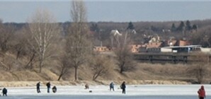Харьковские МЧСсники спасли провалившегося под лед рыбака