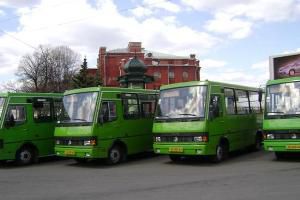 Также для дополнительного контроля работы водителей на каждый автобус нанесут его индивидуальный номер. Фото с сайта Харьковского горсовета.