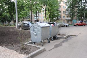 В Харькове появилось 670 новых контейнеров для твердых бытовых отходов. Фото с сайта Харьковского горсовета.