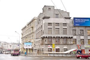 Это связано с тем, что ООО «Стальконструкция» будет демонтировать пешеходное укрытие вблизи выхода/ Фото с сайта Харьковского горсовета.