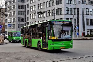 В 23.20 будет отправляться последний автобус из Пятихаток, а в 24.00 - от площади Свободы. Фото с сайта Харьковского горсовета.