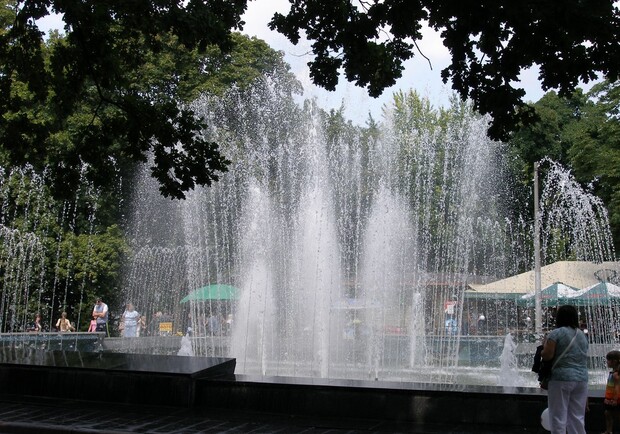 Фото "В городе". В Харькове включили фонтаны. 