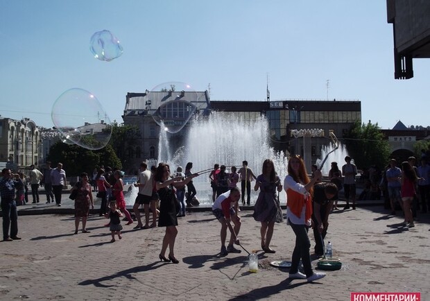 В Харькове отметили "День мыльных пузырей". Фото: kharkov.comments.ua