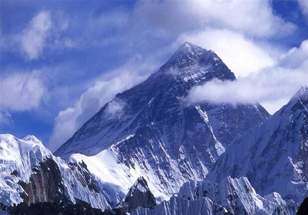 За историю восхождений на Эвересте погибло около 200 человек. Фото mountain.ru.