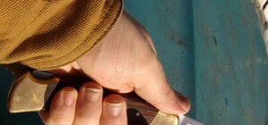 На Харьковщине мужчина из ревности порезал битой бутылкой свою подругу