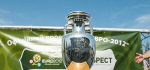 Кубок Европы торжественно провезли по главной улице Харькова