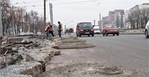 Задачу они пока не выполнили, но максимум неудобств людям причинили. Фото с сайта Харьковского горсовета.
