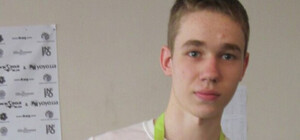 Запорожский студент собирает кубик Рубика за 16 секунд