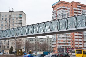Особенностью пешеходного перехода является архитектурная подсветка. Фото с сайта Харьковского горсовета.