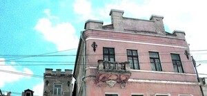 Старый город в Симферополе: лестница для 136 поцелуев и розовый дом с сердечками