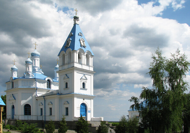 В храмы Харькова и Харьковской области приезжают паломники со всей Украины.