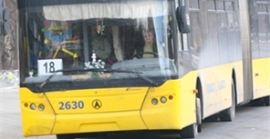 Сегодня наземный транспорт продлит работу до трех часов ночи