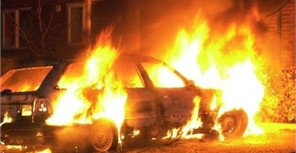 Автомобиль сгорел практически дотла. Фото пресс-службы МВД.