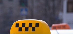 Харьковчане все чаще не платят таксистам и даже пытаются разбить их машины  