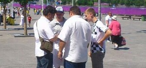 Возле Донбасс Арены англичанин нагло спекулирует дорогущими билетами