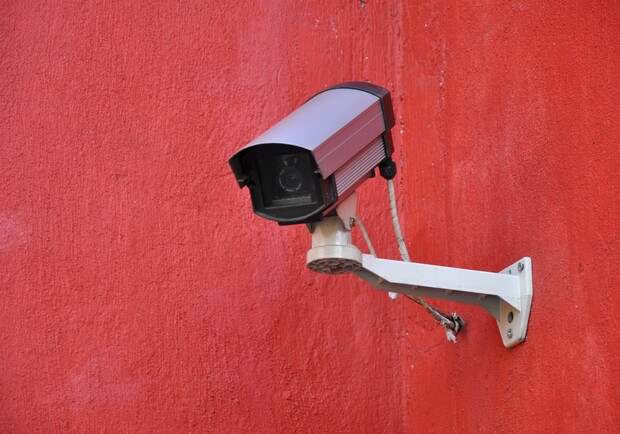 Преступники срывали с особняков видеокамеры. Фото с сайта www.sxc.hu.