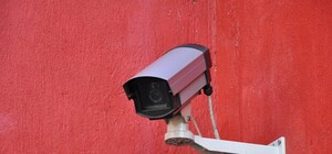 Двое харьковчан воровали камеры видеонаблюдения с особняков