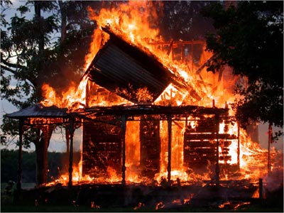 Семейная пара сгорела заживо. Фото: perm-most.ru.