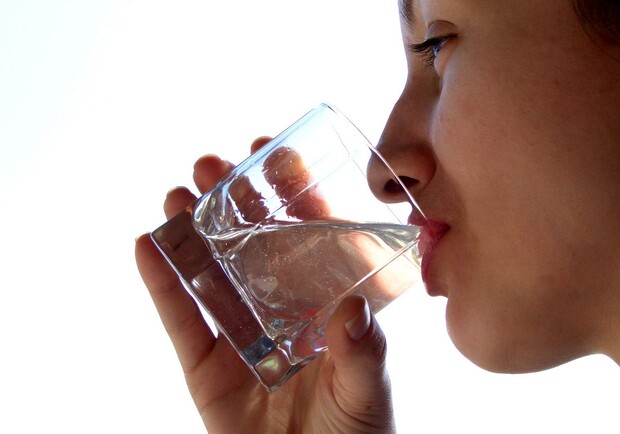 Употребление некачественной воды может быть вредным для здоровья. Фото: aboutgood.su.