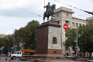 Памятник Основателям Харькова отреставрируют ко Дню города. Фото с сайта Харьковского горсовета.