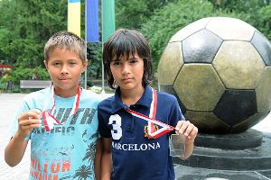Ребята одержали победу в международном турнире по мини-футболу. Фото с сайта Харьковского горсовета.