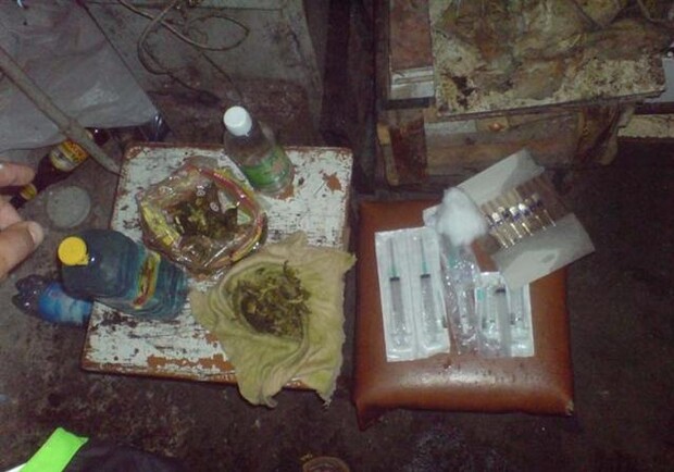 Изъятое вещество направлено на экспертизу. Фото с сайта ГУ МВД Украины в Харьковской области.