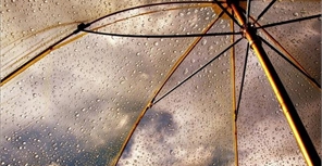 Сегодня лучше захватить с собой зонт. Фото - sunhome.ru.