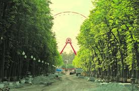 В парке Горького можно бесплатно прокатиться на качелях. Фото: super.megatemka.ru.