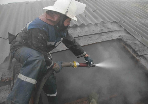 Нарушение правил пожарной безопасности привели к возникновению пожара в жилом доме. Фото с сайта ГТУ МЧС Украины в Харьковской области.
