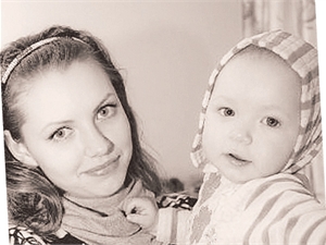 Пока Алена Соколенко в больнице, Кристинку забрали к себе родственники. Фото из соцсетей.