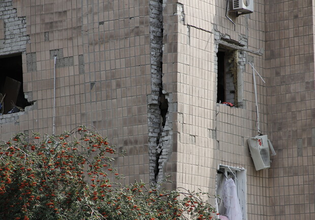 Демонтаж поврежденной части дома на улице Слинько, 2б начнется 10 сентября. Фото Романа ШУПЕНКО.