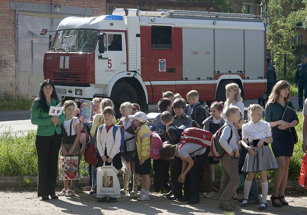 Школьников эвакуировали. Фото: 67.mchs.gov.ru.