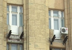 Балконами начали заниматься еще до Евро-2012. Фото: МГ "Объектив".