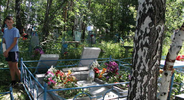 Малолетние вандалы надругались над 60 могилами. Фото: gorodskievesti.ru.