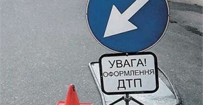 В Харькове водитель иномарки протаранил мотоцикл.