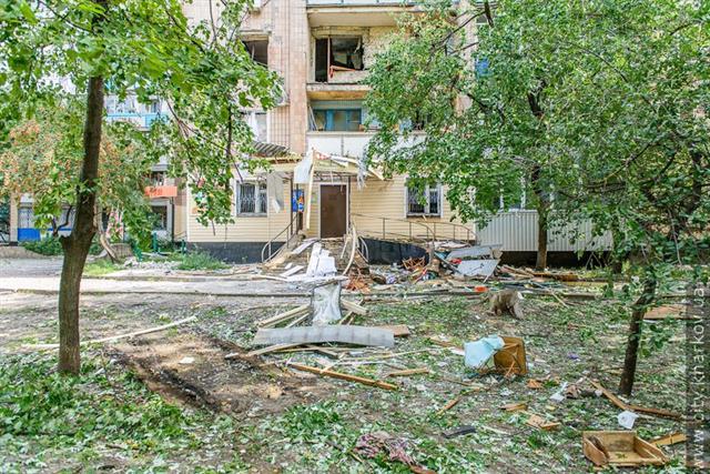 Часть мебели из дома по улице Слинько, 2б уже вывезли. Фото с сайта Харьковского горсовета.