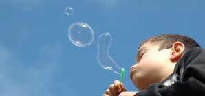 Мыльные пузыри, фаер-шоу и этномузыка -  луганчан ждет необычная суббота