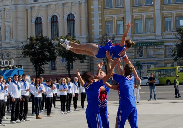Паралимпийцев поздравили майдансеры. Фото из архива "В городе".