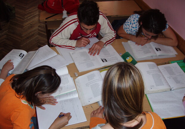 Многие предпочитают начать изучать сразу несколько иностранных языков. Фото с сайта sxc.hu.