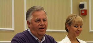  Где спал и на чем катался по Донецку главный коммунист Петр Симоненко