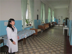 Главврач клиники Лариса Злывка сама провела экскурсию по этажам. Фото автора.