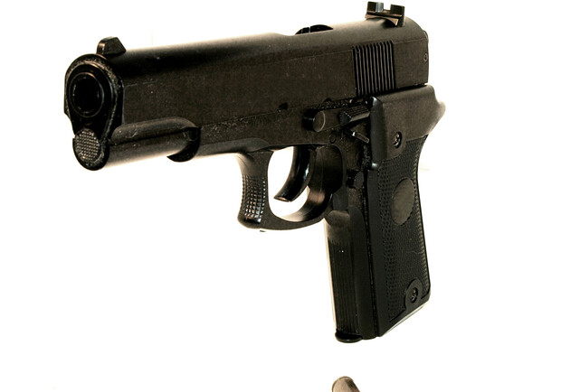Пистолет был оформлен на отца погибшей. Фото: www.sxc.hu.