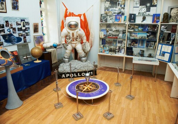В планетарии установили маятник Фуко. Фото с сайта Харьковского горсовета.