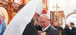 Близнюк построил симпатичный храм около своего дома, за это ему дали орден