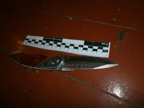 У убийцы отобрали нож, которым он зарезал продавщицу. Фото с сайта ГУ МВД Украины в Харьковской области.